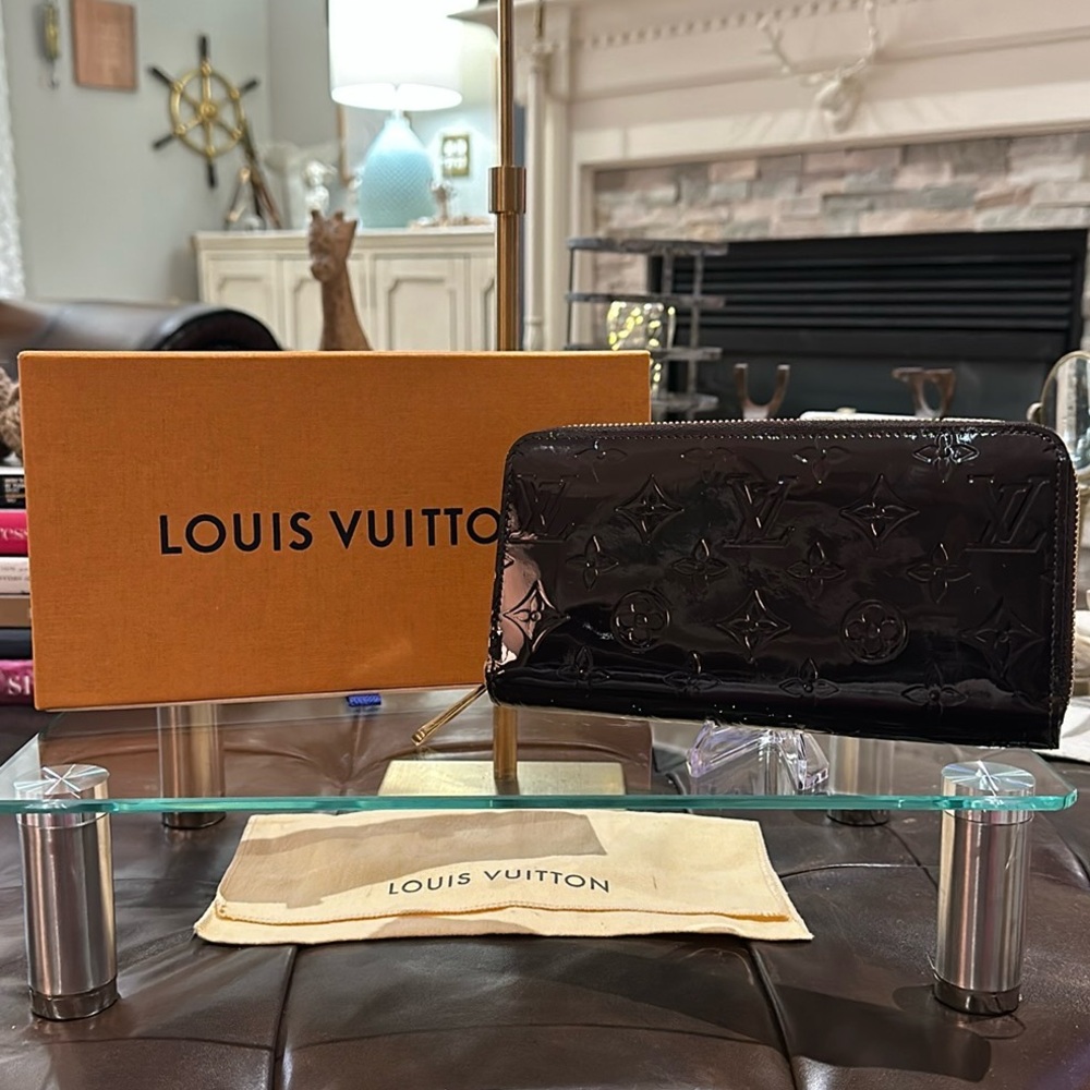Authentic Louis Vuitton Vernis Continental Long Zip Wallet in Aubergine Purple - Picture 2 of 16